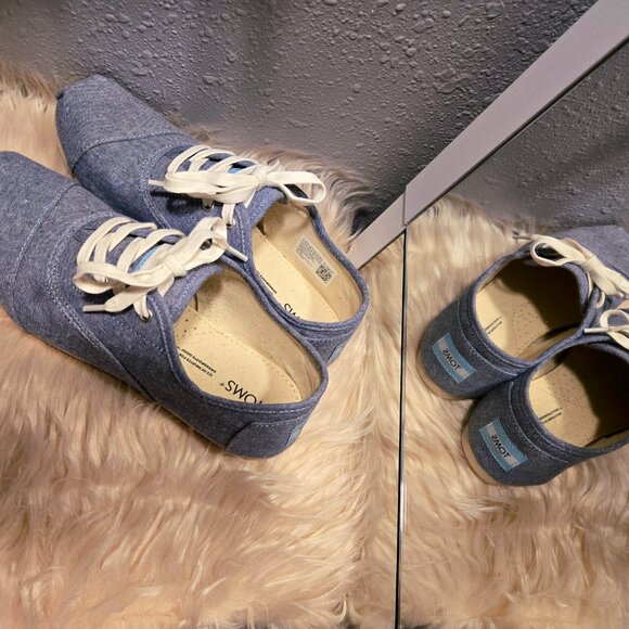 NWOT Toms Cordoba Light Denim Lace Up Canvas Shoes - Picture 2 of 3